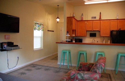 Rockport House | * Family Getaway /Beach & Shopping Less than 2 Miles /Sleeps 8 /2 Bath *