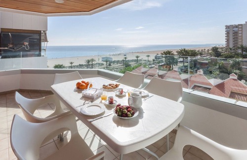 Grau i Platja Apartment | Family Getaway To The Beach! Luxurious Seanfront Retreat.