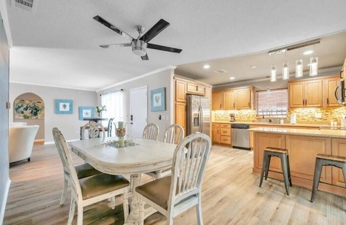 Tarpon Springs House | Family Getaway - Relax, Enjoy, Adventure Sleeps 8