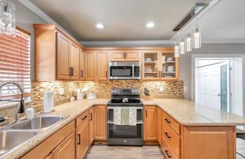 Tarpon Springs House | Family Getaway - Relax, Enjoy, Adventure Sleeps 8