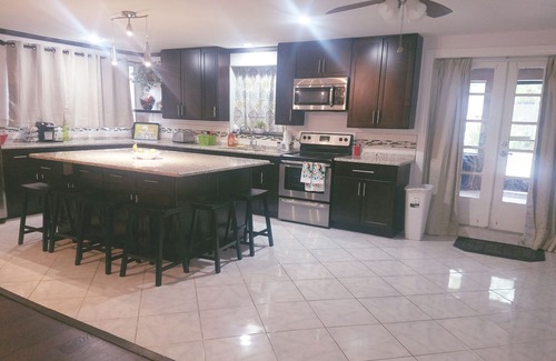 Lake Magdalene House | Family Getaway - spacious & near Busch Gardens/USF with Private 1bedroom suite