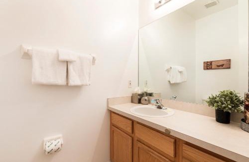 Kissimmee House | Family Getaway Townhome at Lake Berkley 15min to Disney