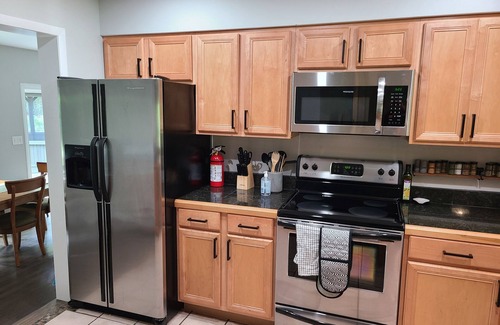 Shorewood-Tower Hills-Harbert House | Family Getaway w/year round Hot Tubn