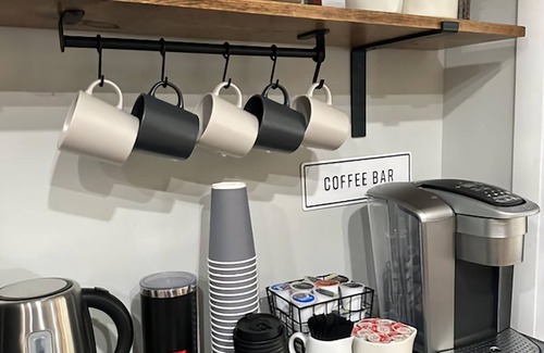 Shorewood-Tower Hills-Harbert House | Family Getaway w/year round Hot Tubn