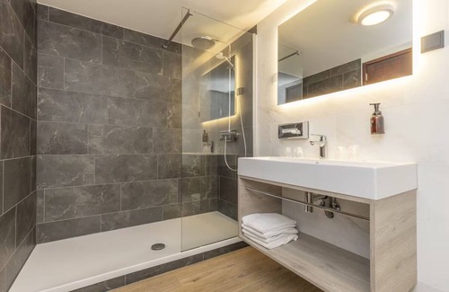 Exloo Hotel | Family Getaway with Indoor Pool — Hiking Trails and Complimentary Parking