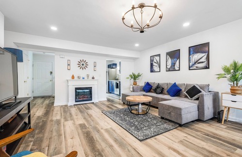 Massanutten House | Family & Group Friendly Mountain Retreat w/HotTub,EV Charger,Ski,Mountain View