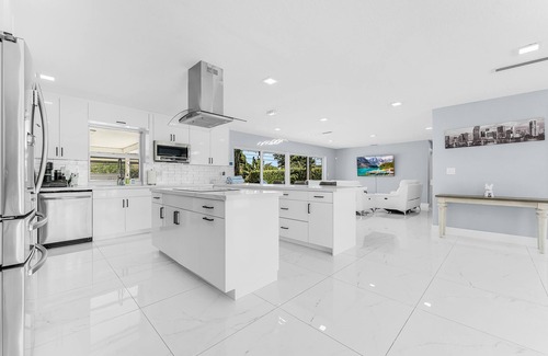 Pembroke Pines House | Family Haven, Modern heated Pool & Grill!