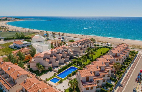 L'Hospitalet de l'Infant House | Family House with Pool on the Beachfront · UHC ARENAL 026