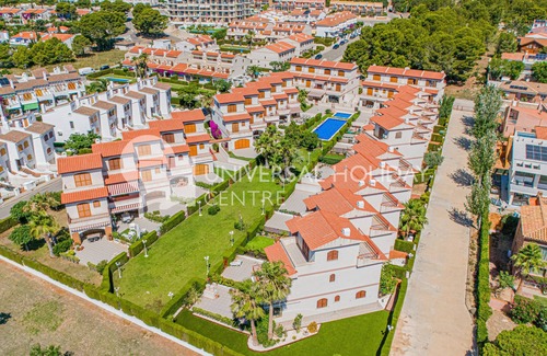 L'Hospitalet de l'Infant House | Family House with Pool on the Beachfront · UHC ARENAL 026