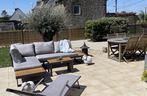 Etables-sur-Mer House | Family home with garden and large terrace