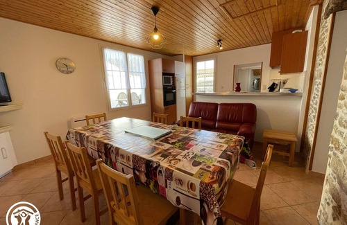 Bourgenay Cottage | Family house in Talmont-Saint-Hilaire with private courtyard