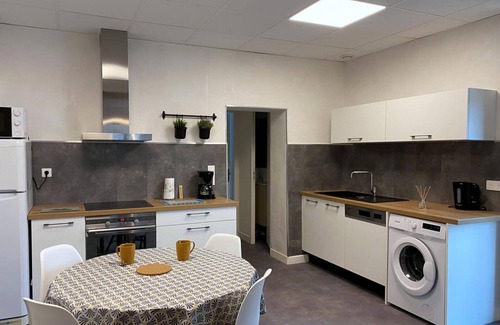 Villeneuve-sur-Allier Cottage | Family home in Villeneuve-sur-Allier