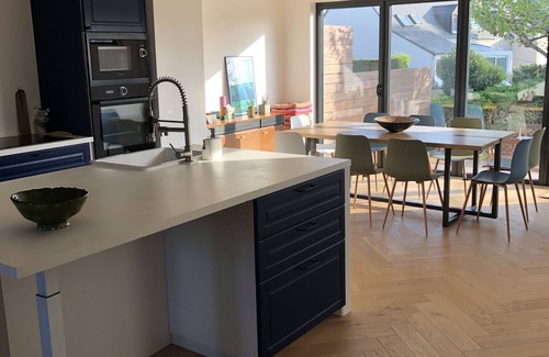 Locmariaquer House | Family holiday home for 8, town and beaches on foot