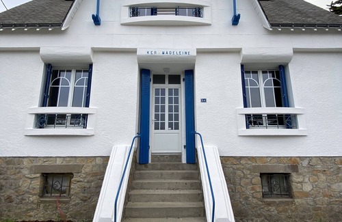 Locmariaquer House | Family holiday home for 8, town and beaches on foot