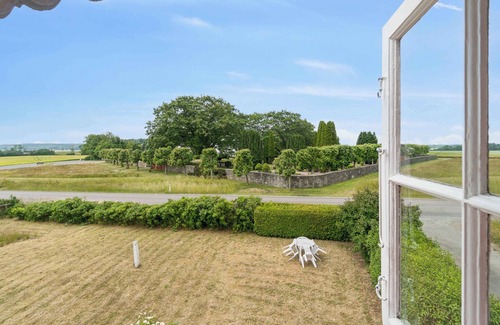 Listed House | Family holiday near beach, town and nature