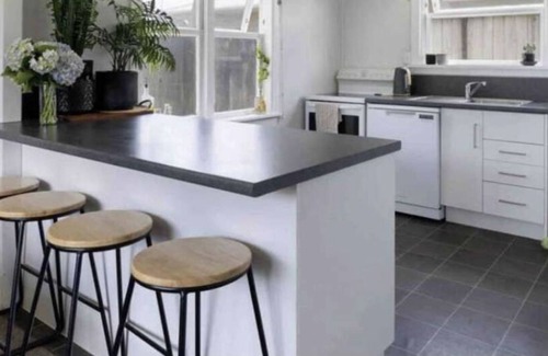 Mount Maunganui Cottage | Family holiday home, LOCATION, LOCATION! Private & fenced. Tay Rustic Cottage