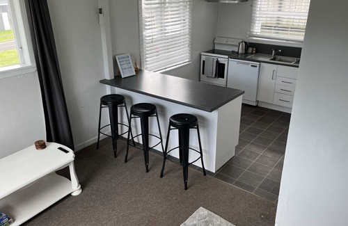 Mount Maunganui Cottage | Family holiday home, LOCATION, LOCATION! Private & fenced. Tay Rustic Cottage