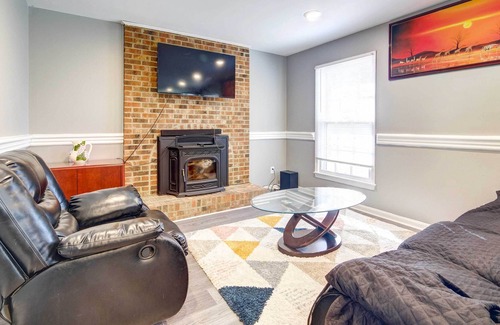 Fort Washington House | Family Home ~ 18 Mi to DC: Private Deck!