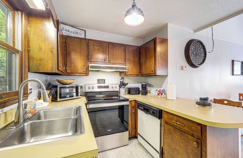 Charter Hills House | Family Home ~ 2 Mi to Beech Mountain Ski Resort!