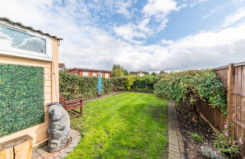 Windsor House | Family Home, beautiful view of Windsor Castle, 5 minute walk to shops and River