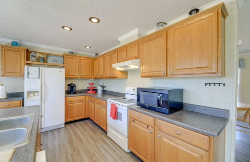 Carteret County House | Family Home + Fire Pit & Deck, 11 Miles to Beach!
