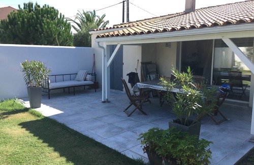 Le Chateau-d'Oleron House | Family home on large wooded lot