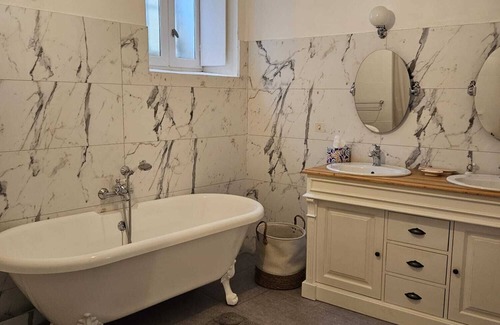 Montbrun-les-Bains House | Family home in village center with private garden