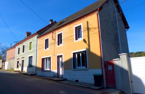 Arfeuilles Cottage | Family home in Arfeuilles, pets allowed, linens included