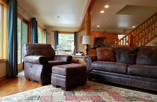Coram House | Family Home just 7 Miles From Glacier National Park