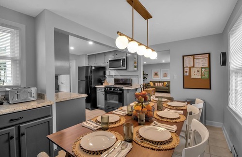 Eggertsville House | Family Home, King Beds, EV Charger, WFH, AC