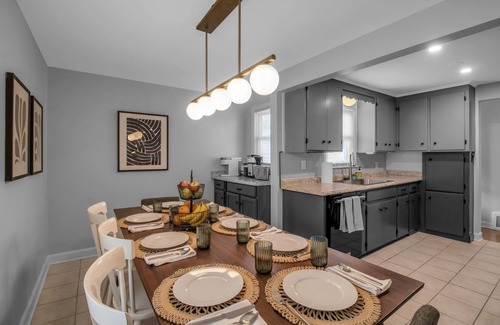 Eggertsville House | Family Home, King Beds, EV Charger, WFH, AC