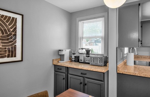 Eggertsville House | Family Home, King Beds, EV Charger, WFH, AC