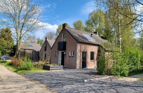 Ewijk House | Family home, large garden, playground kids, firepit, terraces, sleeps max 7 and 1 babycot, kids playroom inside