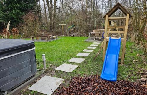 Ewijk House | Family home, large garden, playground kids, firepit, terraces, sleeps max 7 and 1 babycot, kids playroom inside