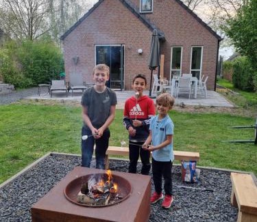 Ewijk House | Family home, large garden, playground kids, firepit, terraces, sleeps max 7 and 1 babycot, kids playroom inside