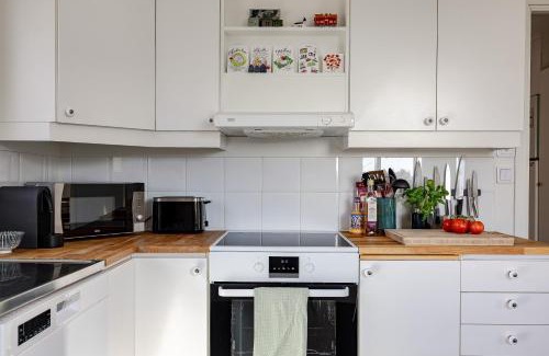 Skaerhamn Villa | Family home near the ocean, with large patio & BBQ