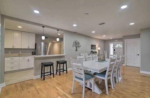 Orient Park House | Family Home on Bellows Lake, with new pool. 6505 Walton Way