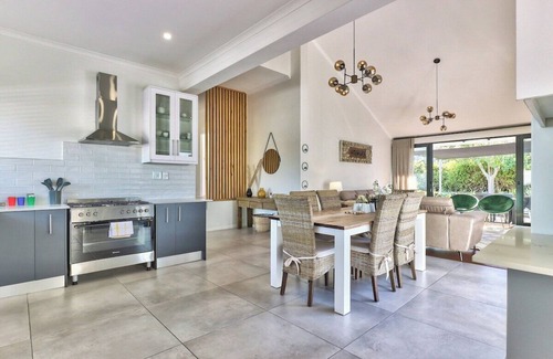 Milnerton House | Family Home WiFi Pool Secure Parking