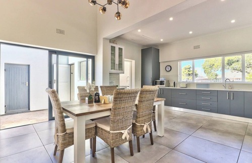 Milnerton House | Family Home WiFi Pool Secure Parking