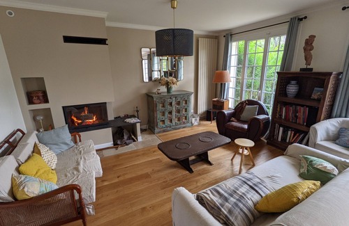 Bailly House | Family home with garden near Versailles