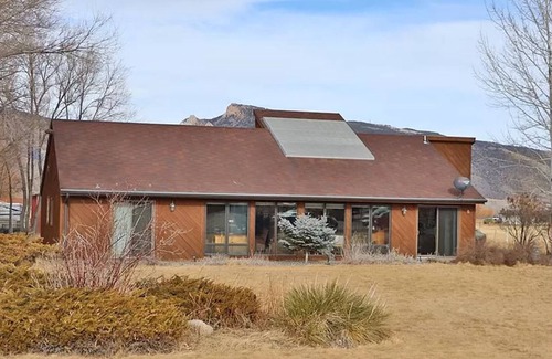 Cody House | Family Home with Mountain Views