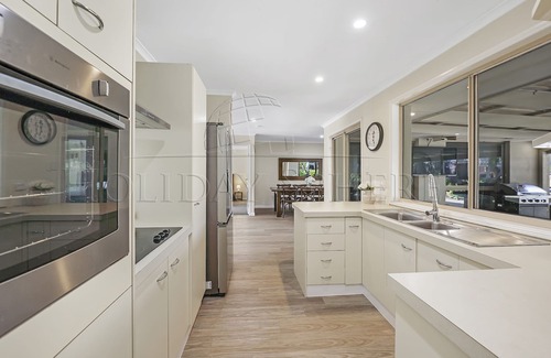Oxenford Apartment | Family Home with Pool Close to Theme Parks