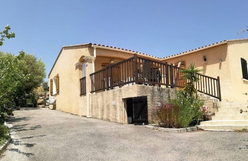 Ouveillan House | Family home with swimming pool and fenced area. Close to sea and mountains. Dogs allowed