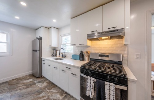 Linden House | Family Hot Tub Retreat - 10 Guests - Foosball - Smart TV