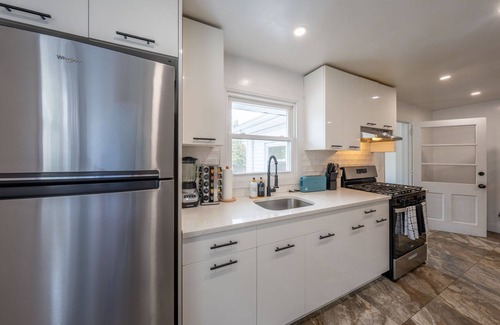 Linden House | Family Hot Tub Retreat - 10 Guests - Foosball - Smart TV