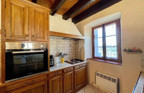 Saint-Vert Cottage | Family house 4 bedrooms with garden, fireplace, wood stove, parking and Wi-Fi