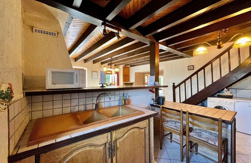 Saint-Vert Cottage | Family house 4 bedrooms with garden, fireplace, wood stove, parking and Wi-Fi