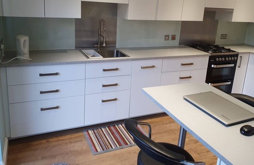 Cheltenham House | Family house 6 bedrooms, 3 bathrooms by GCHQ for 6 people only !