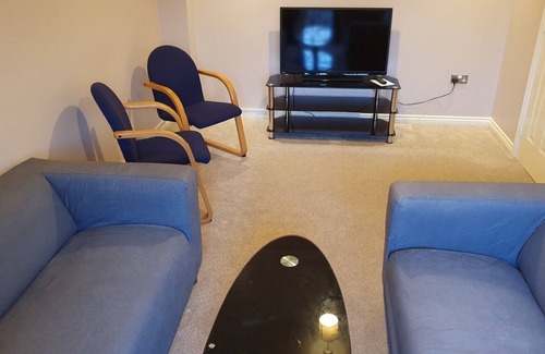 Cheltenham House | Family house 6 bedrooms, 3 bathrooms by GCHQ for 6 people only !