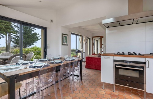 Arzon Ski Chalet | Family house for 8 with views of the Gulf